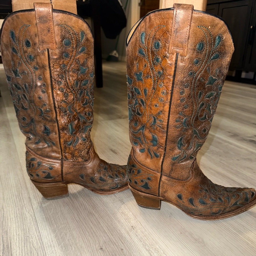 Corral Vintage turquoise inlay boots size 8